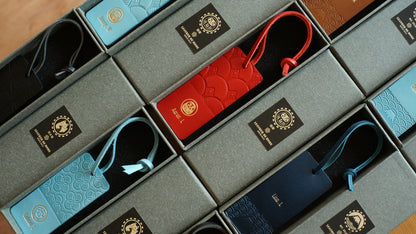 Customized lucky cat leather luggage tag / bookmark (can be engraved)