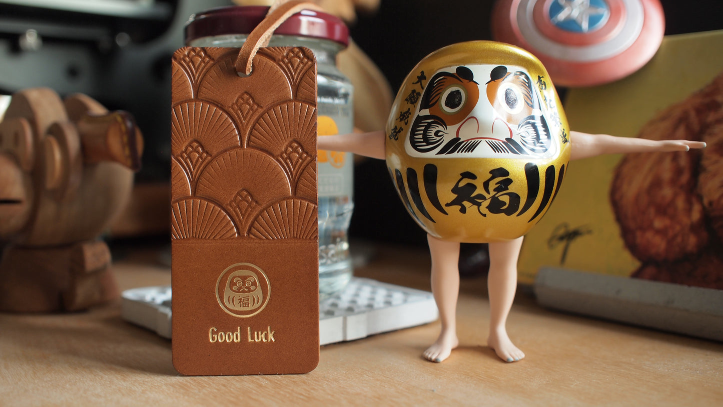 Customized lucky cat leather luggage tag / bookmark (can be engraved)