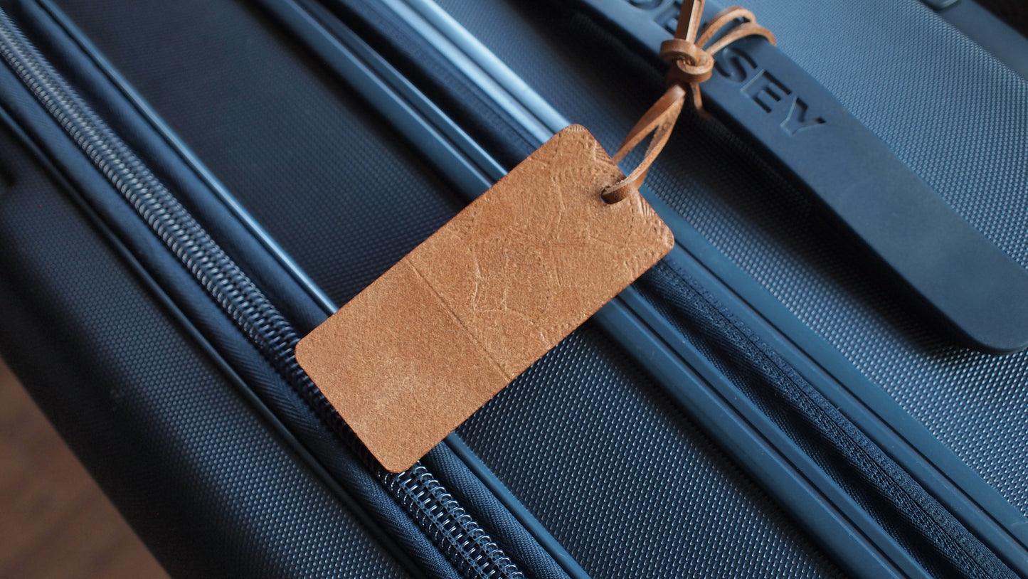 Customized lucky cat leather luggage tag / bookmark (can be engraved)